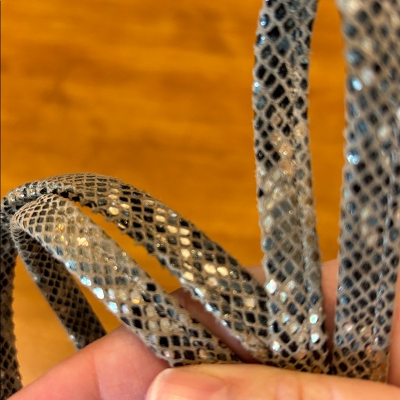 HOBO Leather Snakeskin Embossed Crossbody Gold Hardware EUC Bohemian Gorgeous 🖤 - Picture 8 of 17